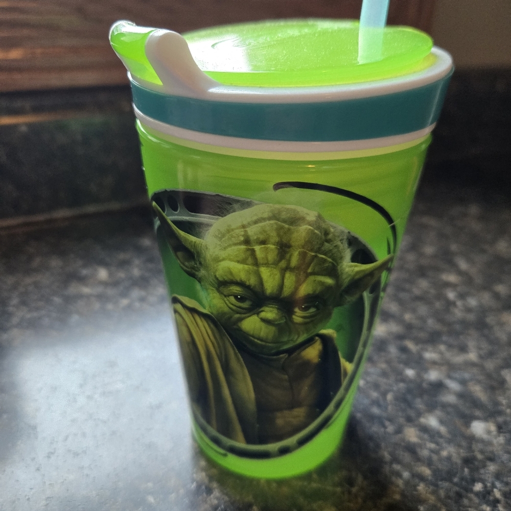 Green Yoda Tumbler with Straw - Picture 2 of 14